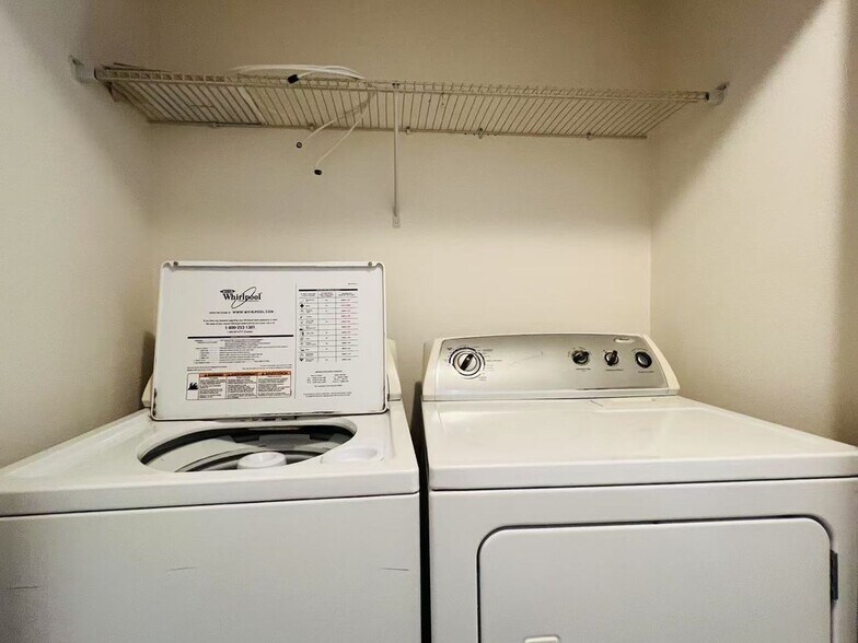 Building Photo - 1651 Smokey Oak Way