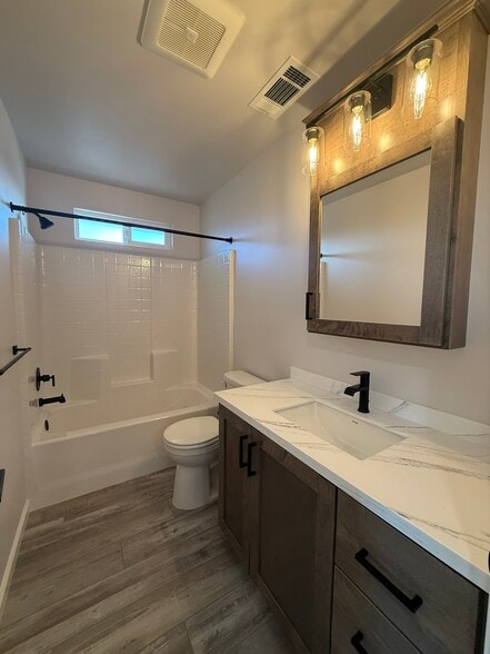 Building Photo - 1660 Ascent Pl