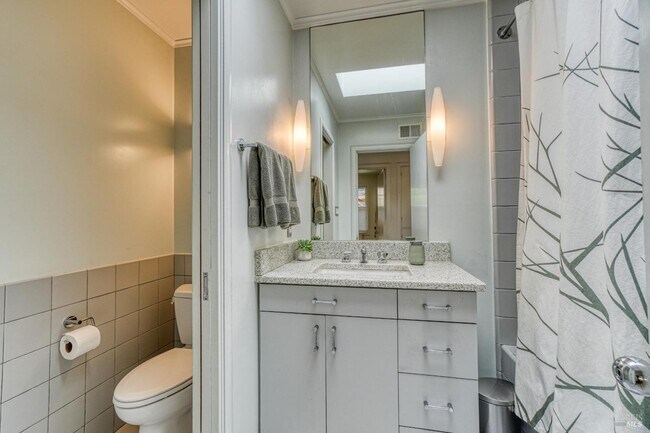 Building Photo - 1704 San Anselmo Ave