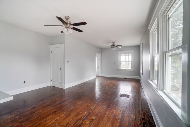 Building Photo - Three Bedroom Home in Covington!