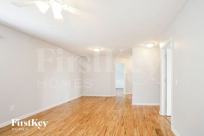 Building Photo - 14932 Oak Rd