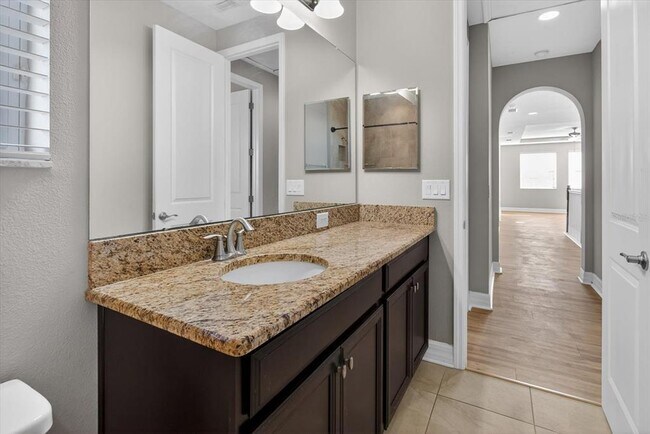 Building Photo - 2589 Gwynhurst Blvd