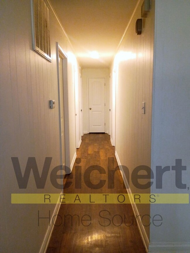 Building Photo - Comfortable 3-Bed, 2-Bath Rental in Quiet ...
