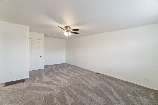 Building Photo - Recently Updated Single Family Home on Spo...