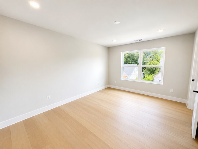 Building Photo - 12 Chicora Ave