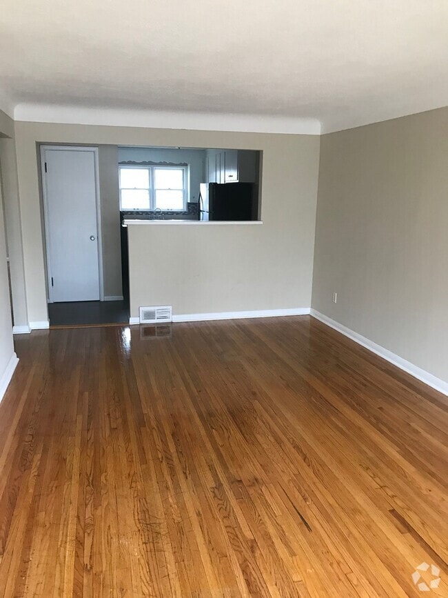 Building Photo - 3 bedroom 2 bath plus Den/Office in Robbin...