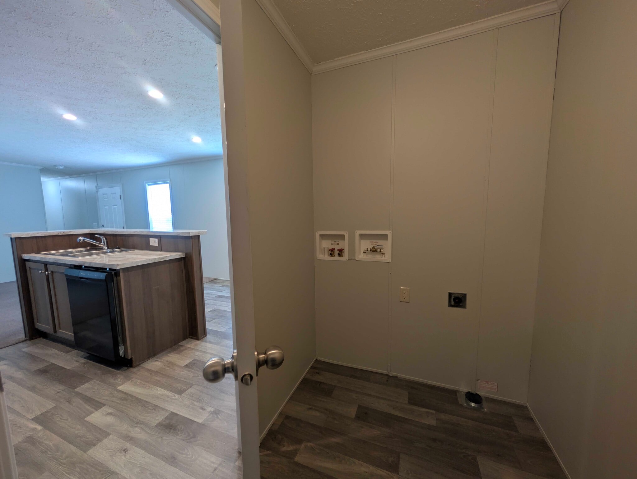 Building Photo - 15929 Villaire Ave