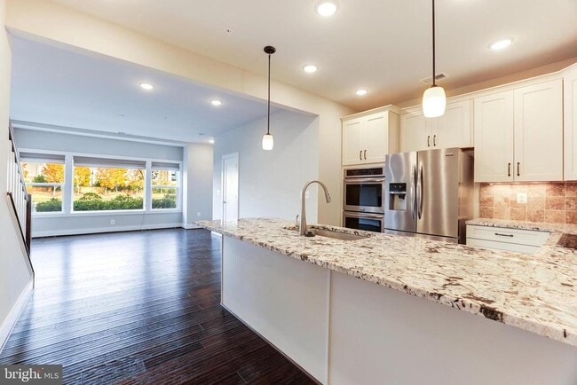 Building Photo - 44752 Tiverton Sq
