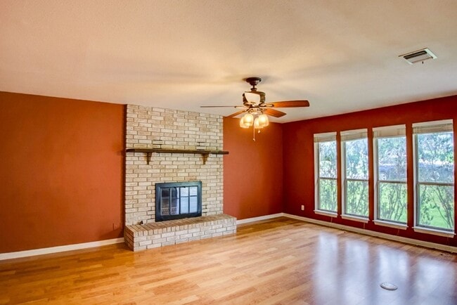 Building Photo - 403 Earl Dr
