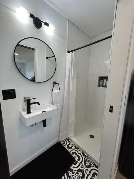 Building Photo - 1842 7th Ave