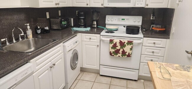 Building Photo - 2501 S Ocean Dr