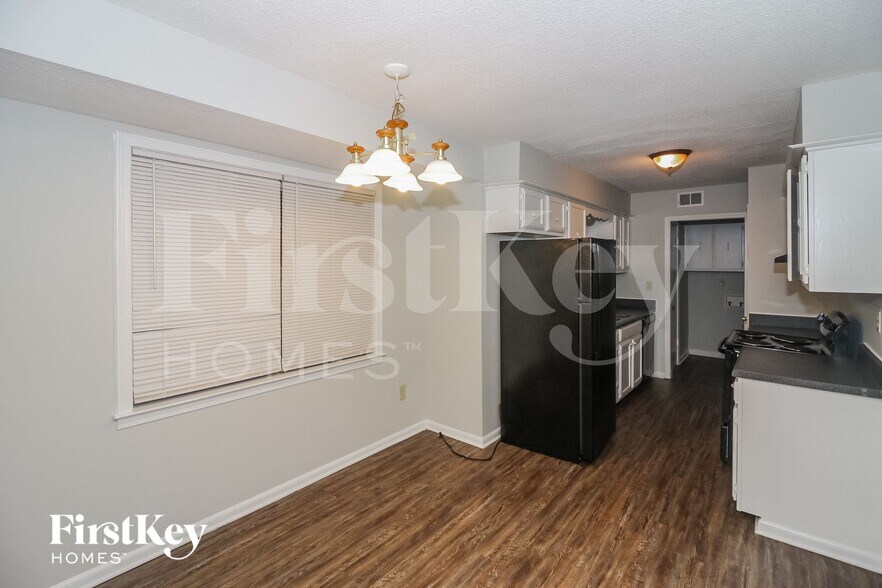 Building Photo - 4100 Lacewood Dr