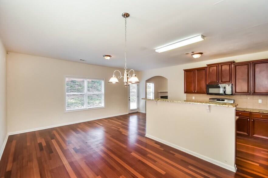 Building Photo - 2601 Muskeg Ct SW