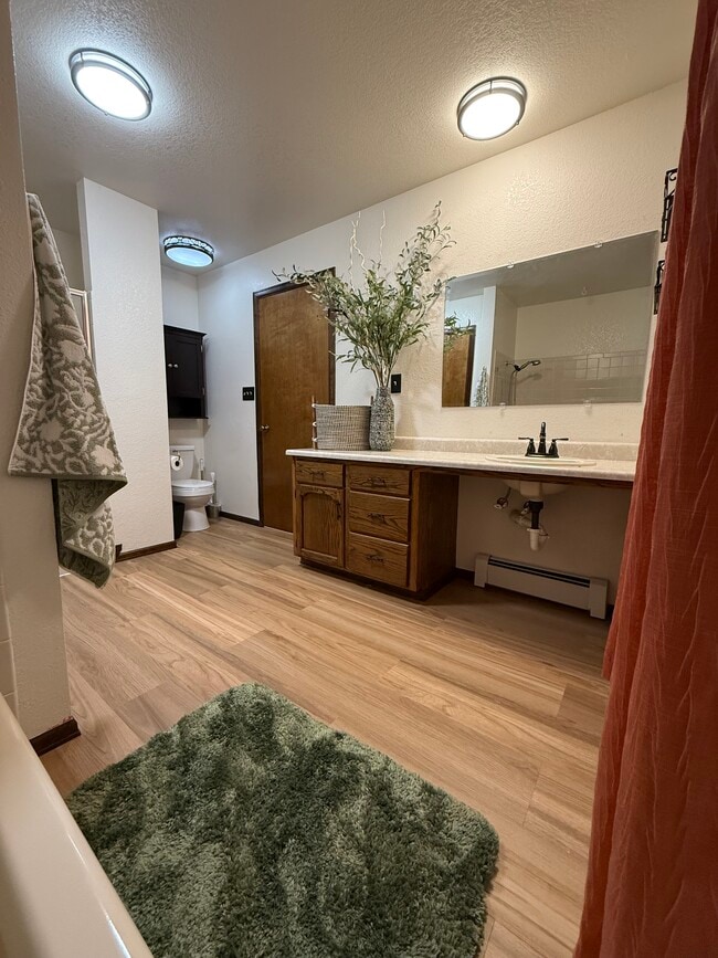 Building Photo - Green House