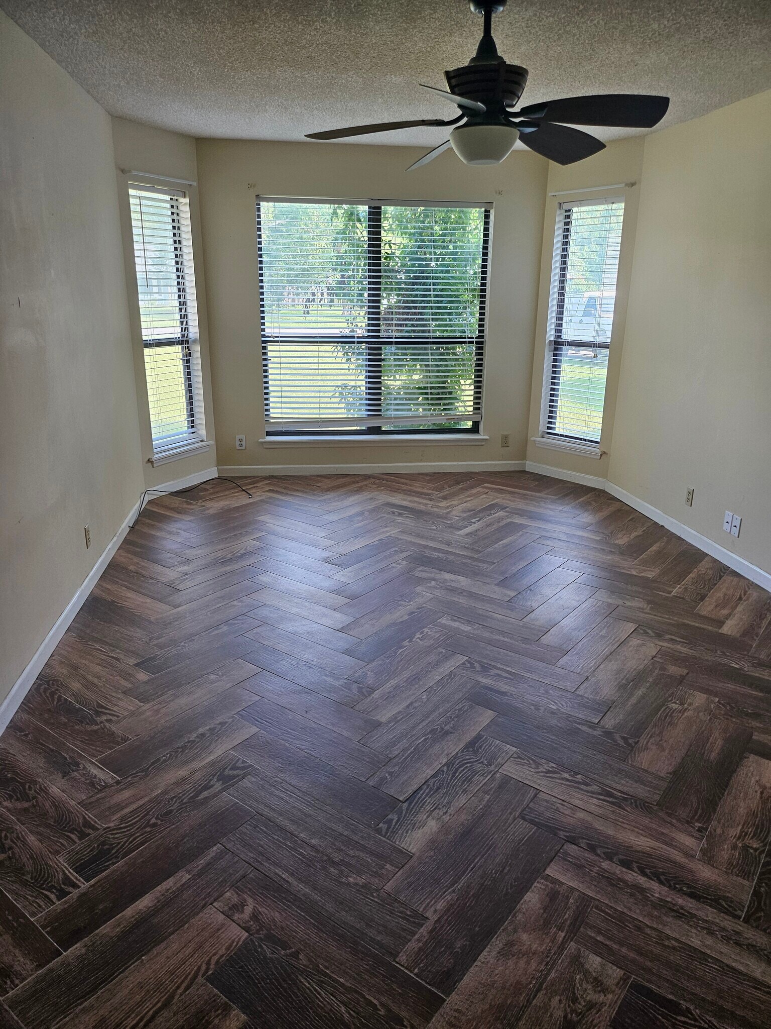 Building Photo - 1807 Shadowlawn Dr