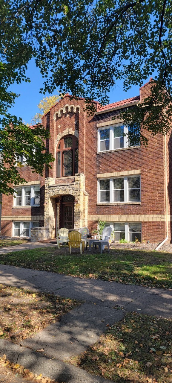 Front Area - 3117 Colfax Ave S