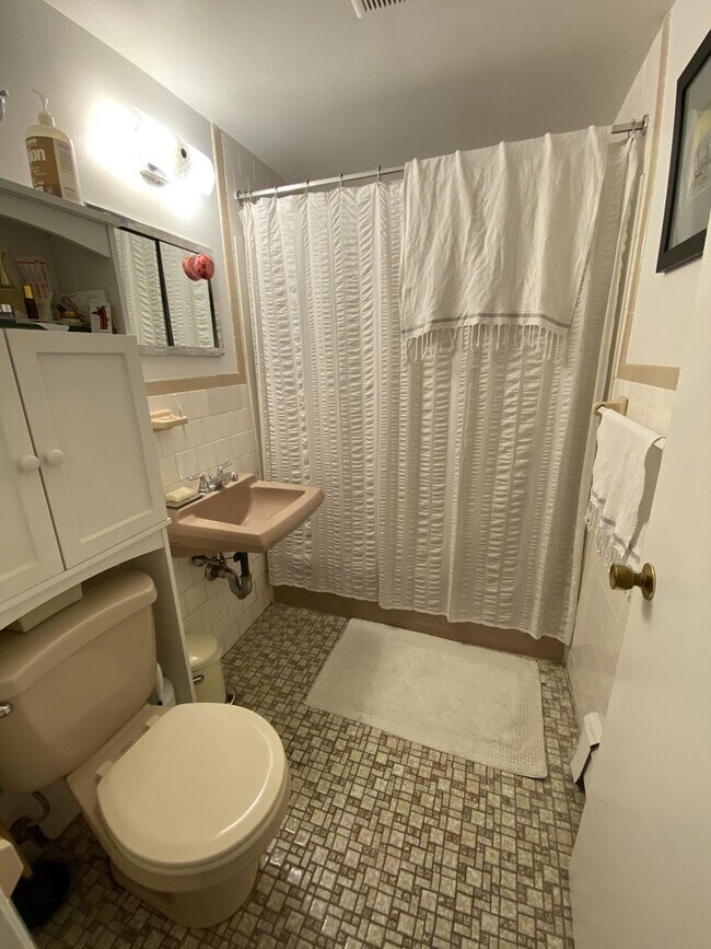 Building Photo - Allston 1 Bed – Heat & Hot Water Included – Elevator – 9/1 Move-In