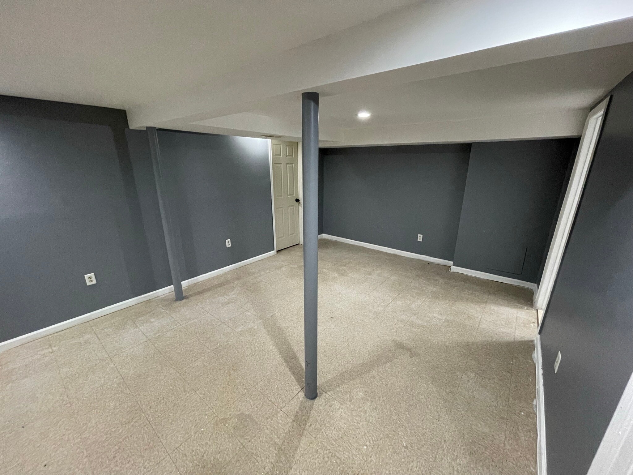 Building Photo - 216 Carnation Ct