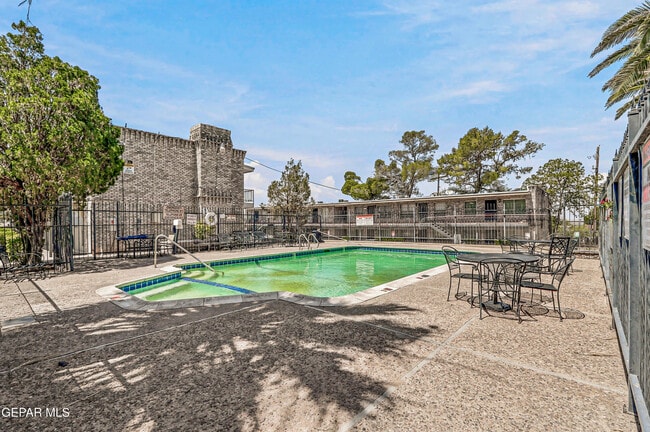 Building Photo - 6700 Escondido Dr