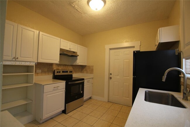 Building Photo - 510 Plymouth Rd