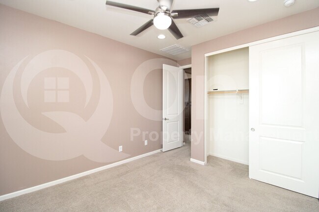 Building Photo - 3080 S Jasmine Dr