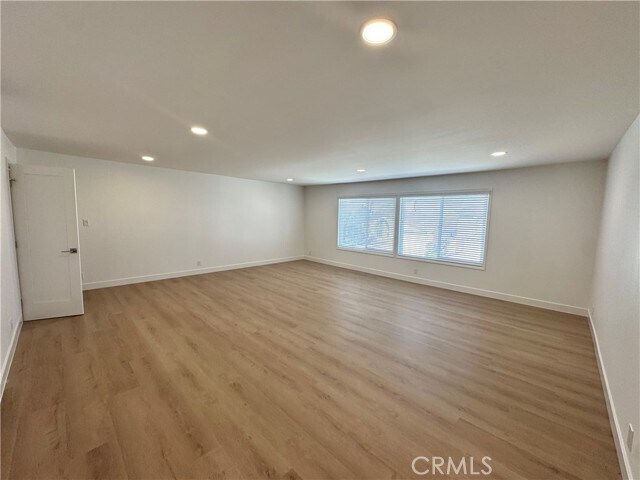 Building Photo - 9872 Kings Canyon Dr