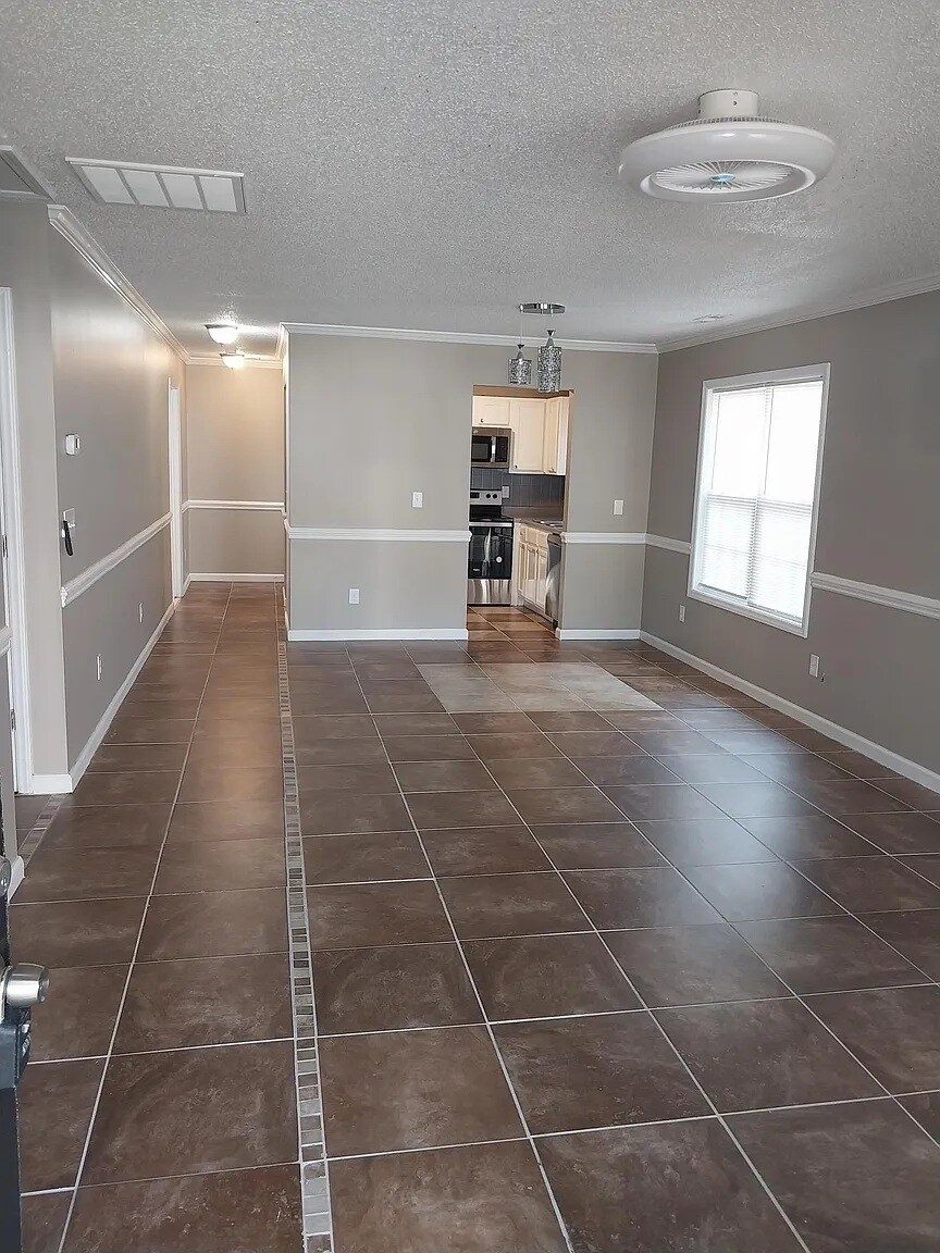 Building Photo - 1716 Pebble Ridge Dr