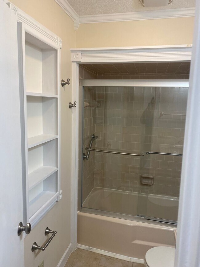 Building Photo - Martin Heights!