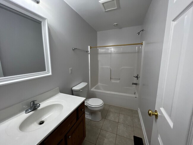 Building Photo - 3-Bedroom in Country Setting Close to Farmville!