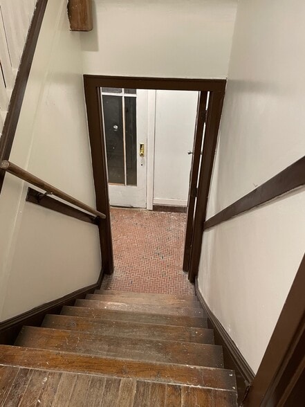 Building Photo - 7953 S Essex Ave