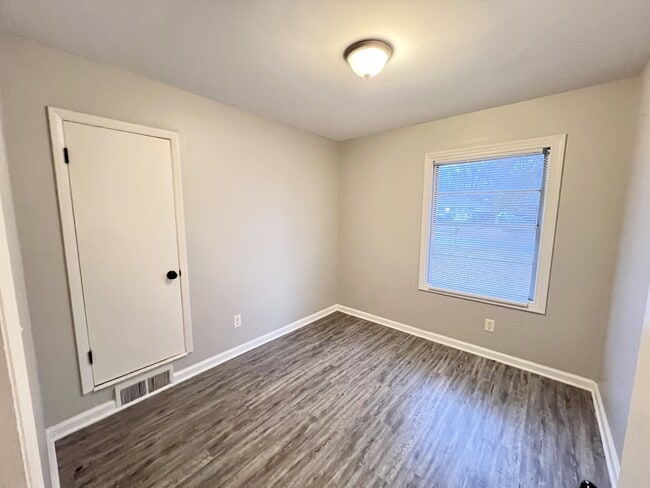 Building Photo - 1391 Haywood Ave