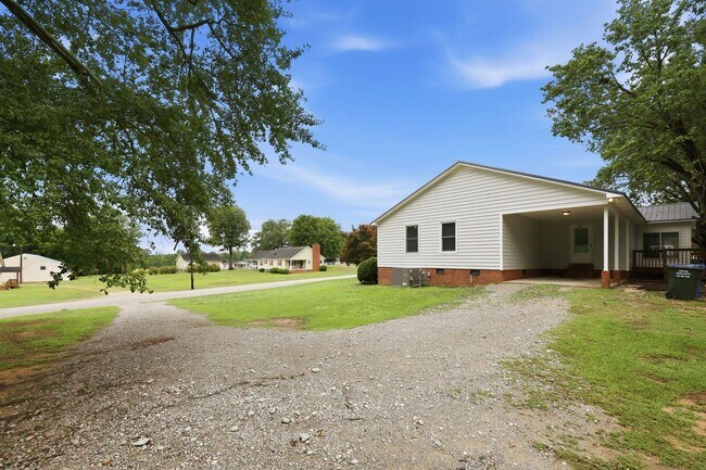Building Photo - 210 W Old Rd