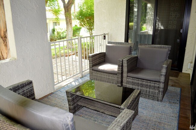 Building Photo - 2BD Ground Floor Condo in Gated Gardens Po...
