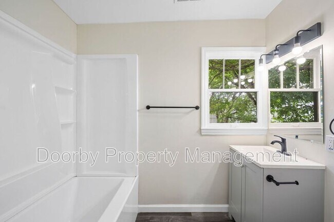 Building Photo - 5332 Oakdale Ave