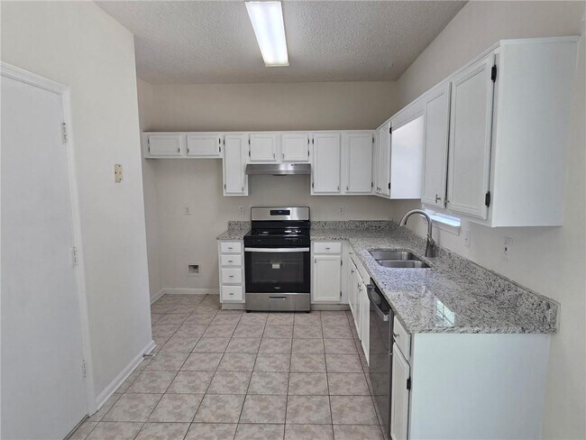 Building Photo - 6025 Park Wood Ct