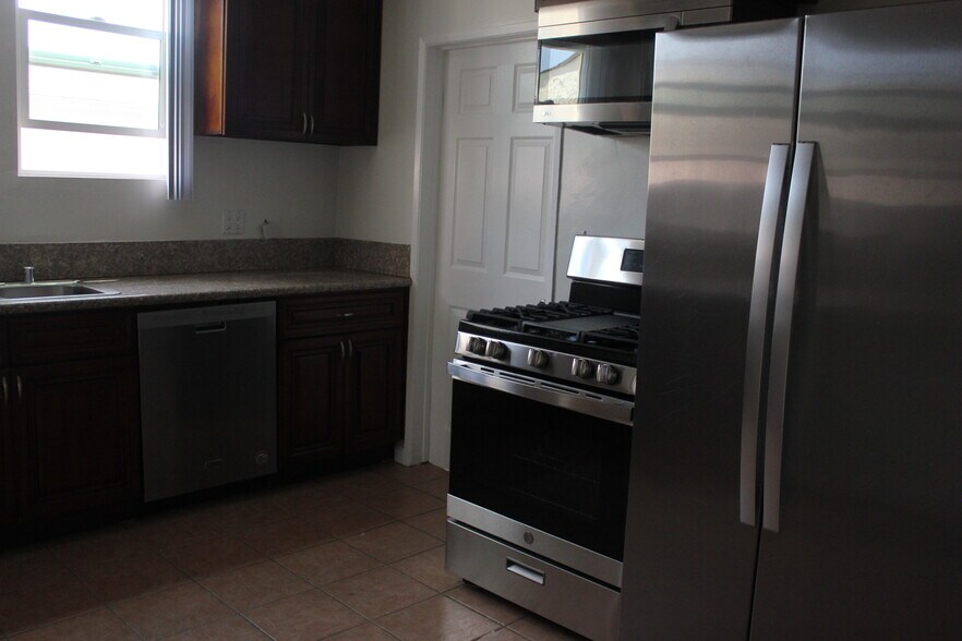 Building Photo - 818 S Shenandoah St