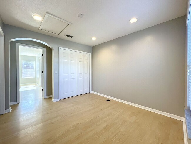 Building Photo - Clubside Pointe