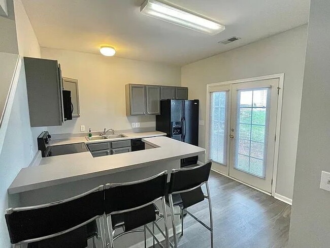 Building Photo - 128 University Village Dr