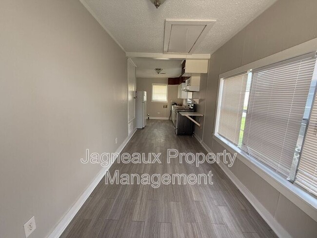 Building Photo - 116 S Stanford St