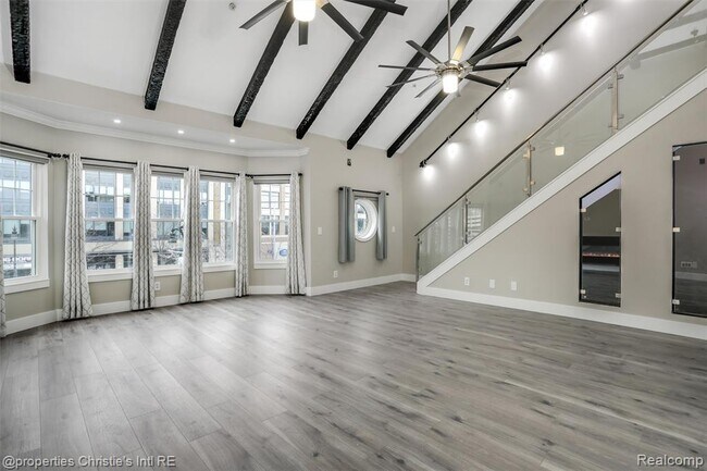 Building Photo - 2542 Woodward Ave