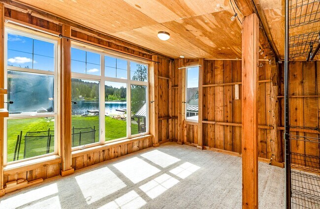 Building Photo - 1103 SW Lake Roesiger Rd