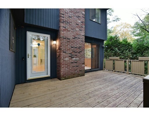 Building Photo - 5 Treetop Park