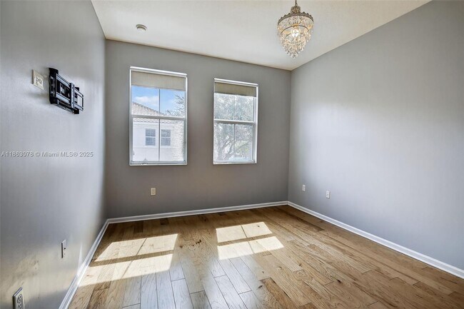 Building Photo - 2938 St Thomas Dr