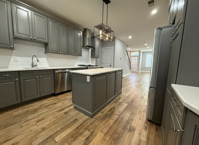 Building Photo - 2529 Grays Ferry Ave