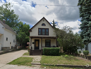 Building Photo - Three Bedroom on Main St - Near Athletic C...