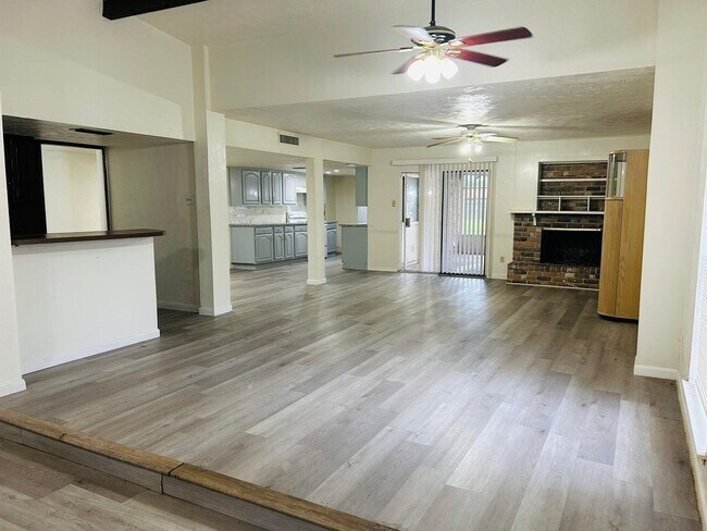 Building Photo - 16902 Castle Fraser Dr