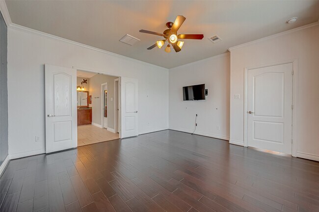 Building Photo - 7710 Eastwood Lake Ln