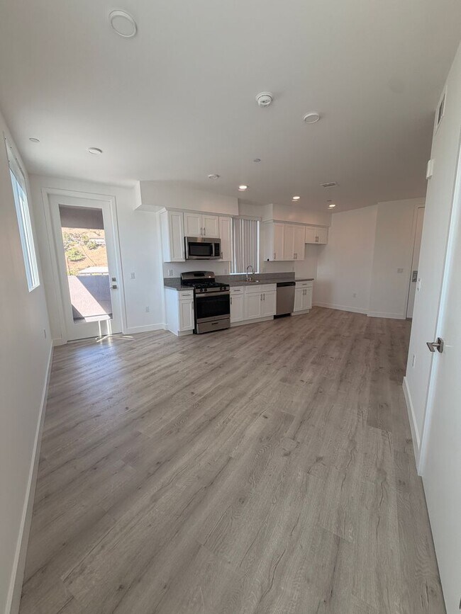 Interior Photo - YaYa Glenoaks, LLC