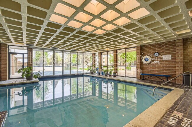 Building Photo - 2880 S Locust St