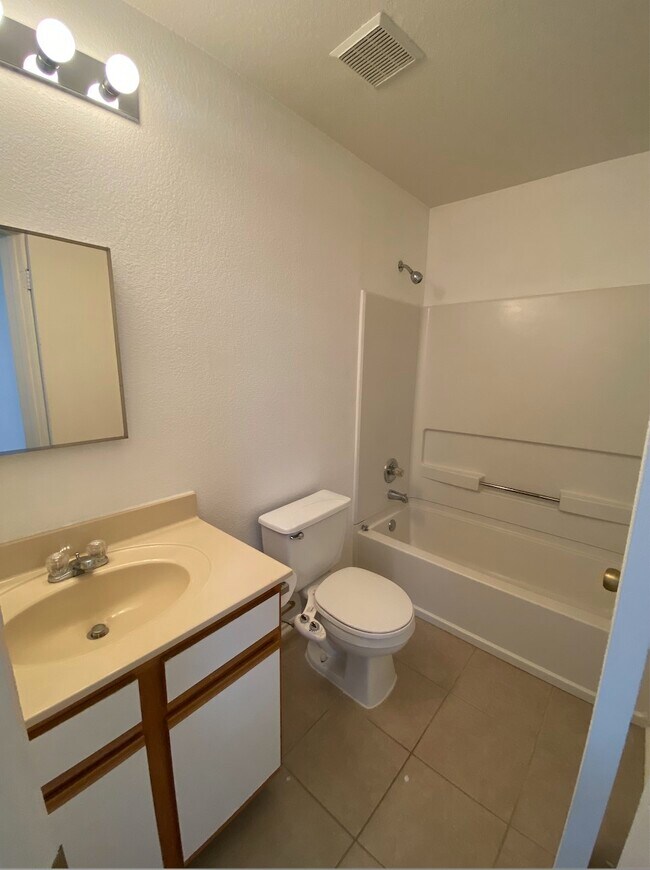 Building Photo - 1214 Champion Dr